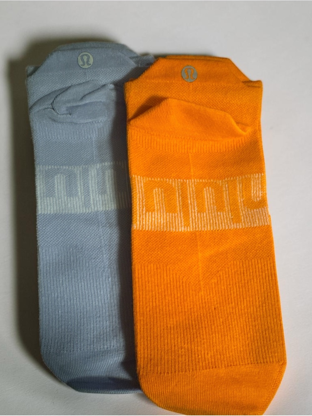 NWOT Lululemon Unisex Performance ankle Socks - Orange & Lavender blue SZ LG
